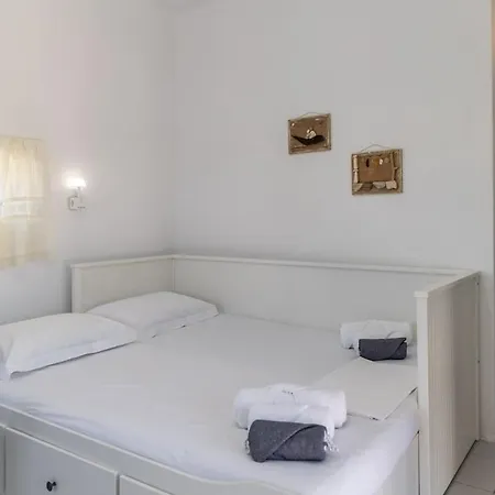 Paraspori Adamantas (Milos)